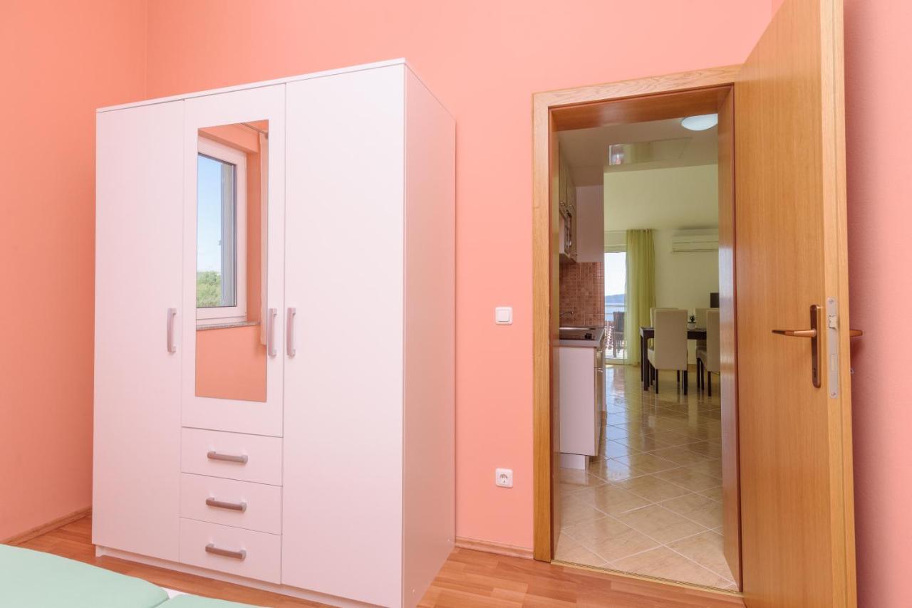 Apartmani Emil Трогир Экстерьер фото