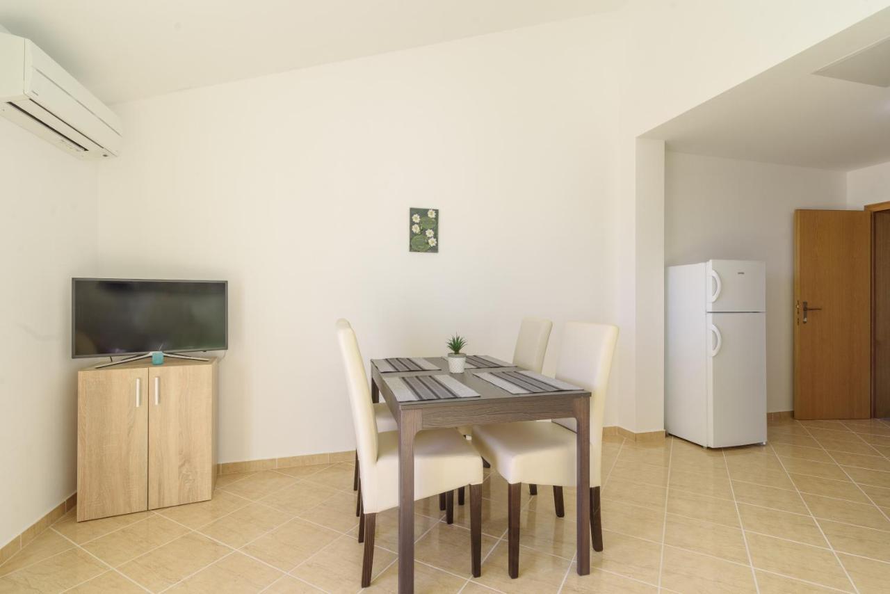 Apartmani Emil Трогир Экстерьер фото