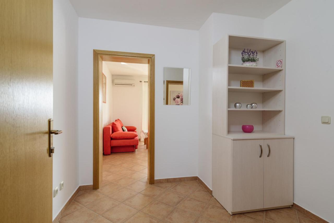 Apartmani Emil Трогир Экстерьер фото