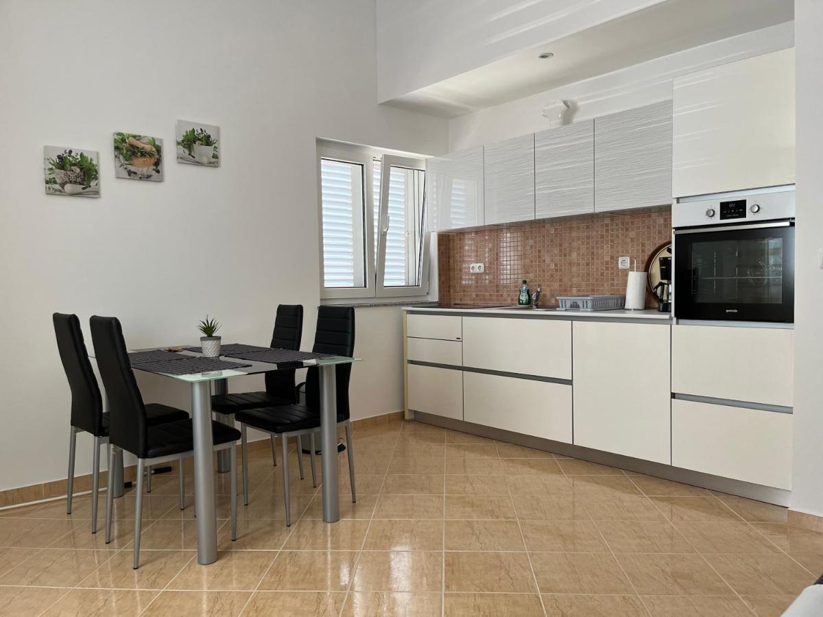 Apartmani Emil Трогир Экстерьер фото