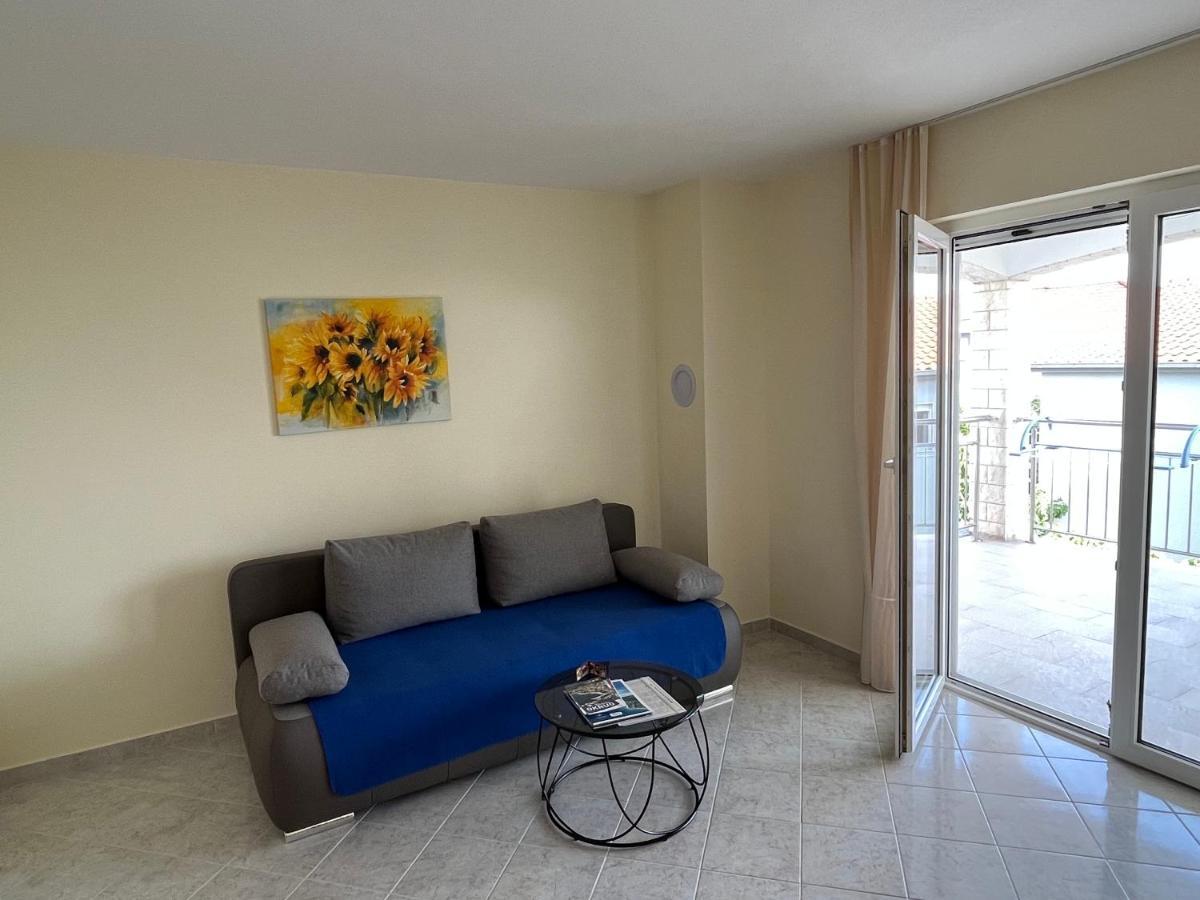 Apartmani Emil Трогир Экстерьер фото