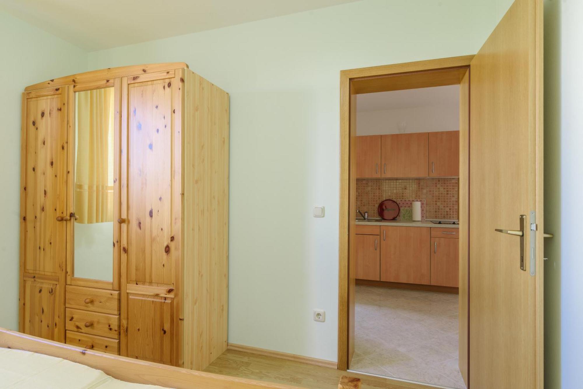 Apartmani Emil Трогир Экстерьер фото